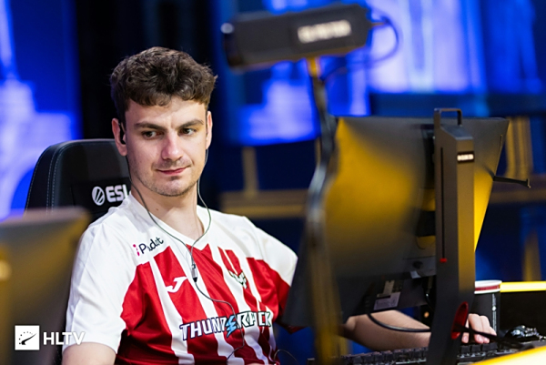 英雄联盟S12小组赛第八日总结：GENG还是第一